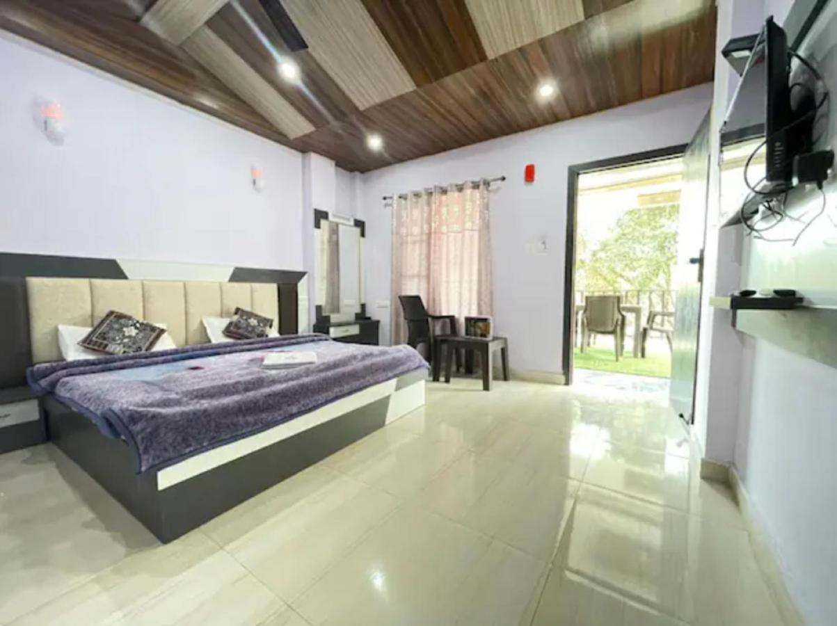 Oak Wood Homestay Banikhet Далхаузі Екстер'єр фото