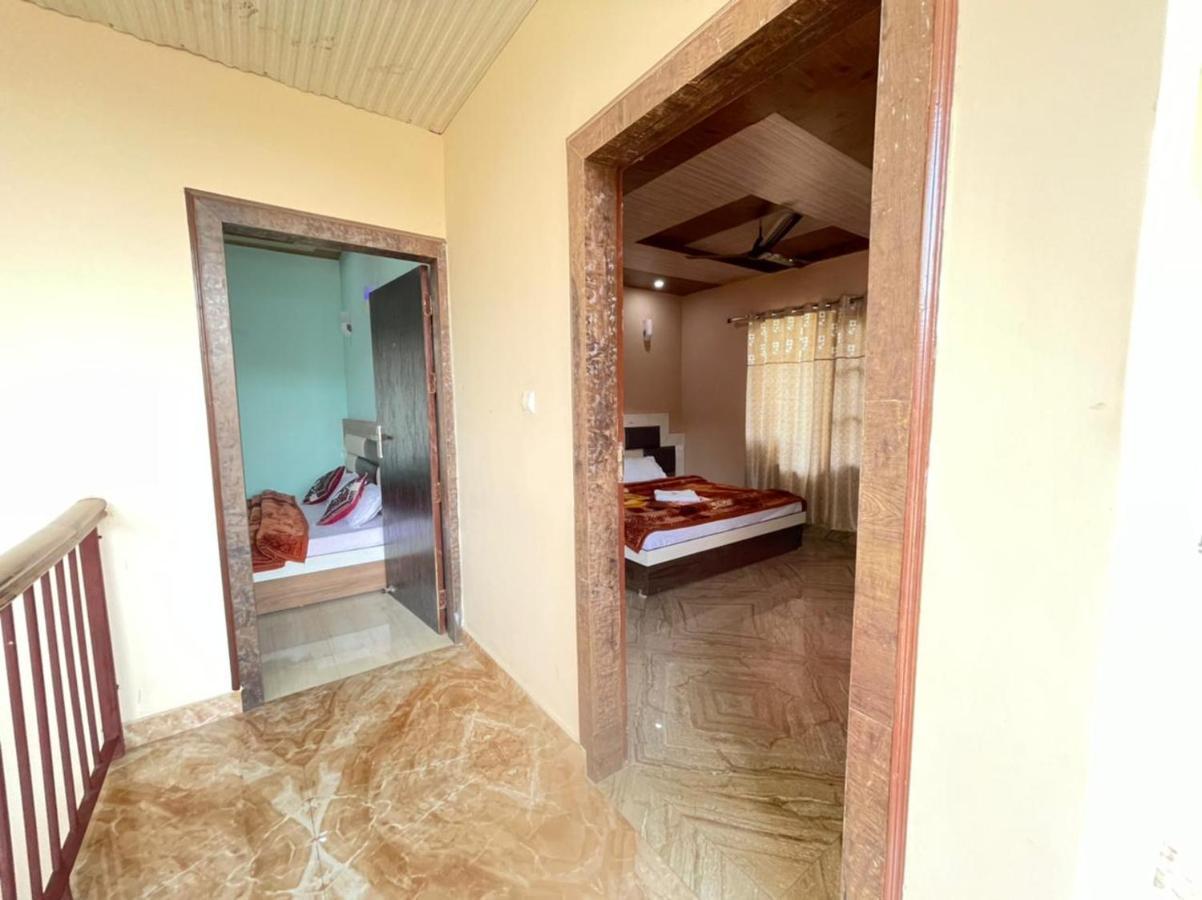 Oak Wood Homestay Banikhet Далхаузі Екстер'єр фото